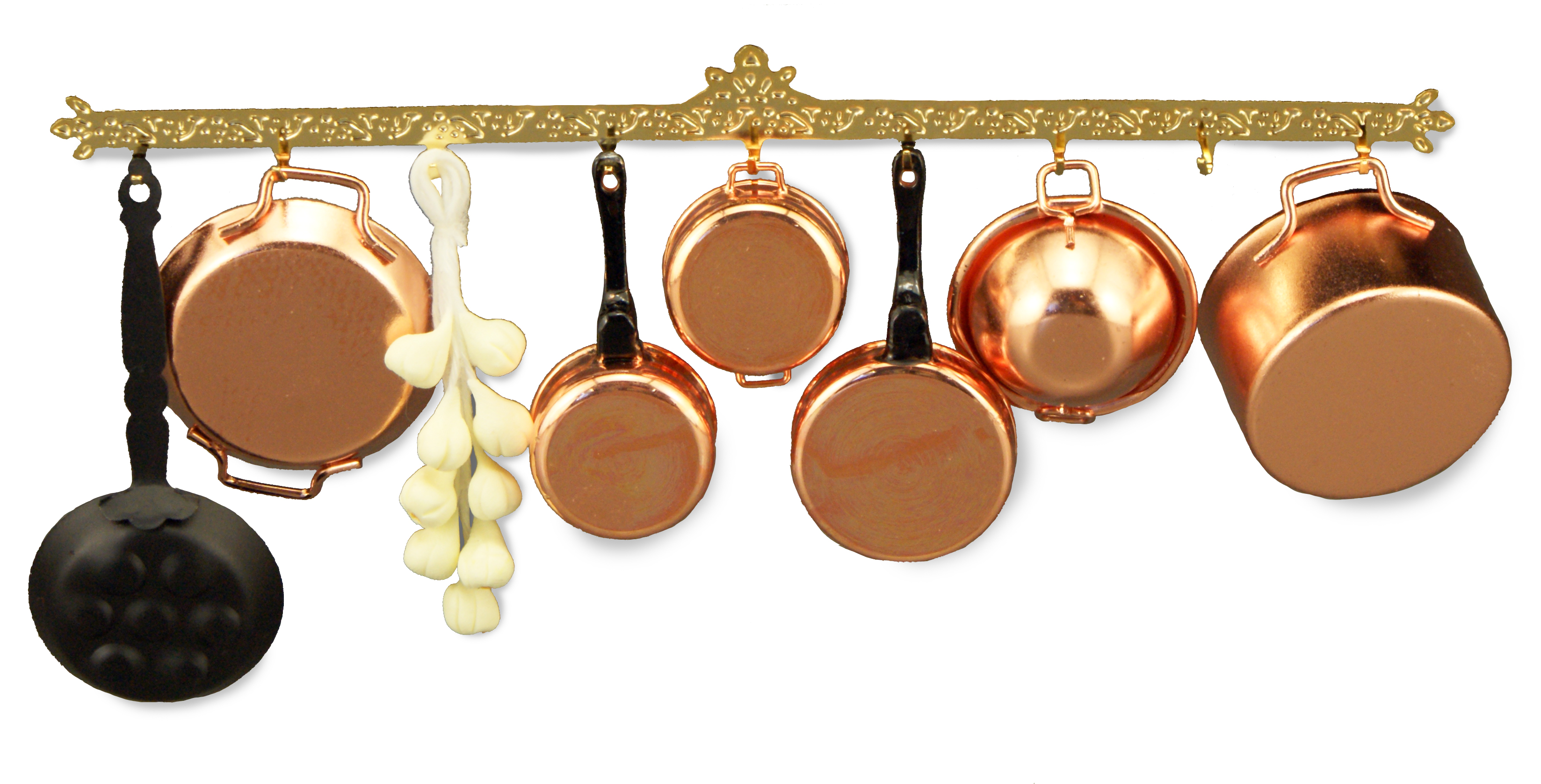 Вешалка с медной посудой