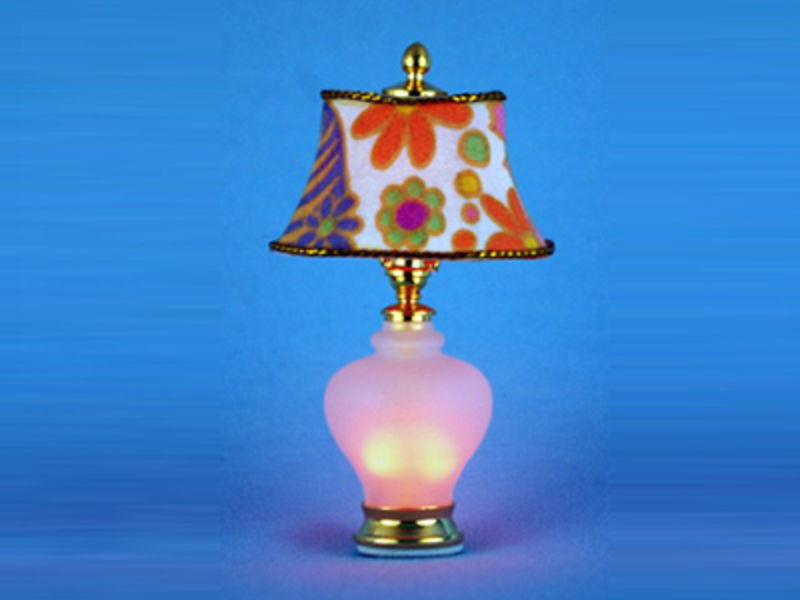 Настольная лампа с цветным абажуром