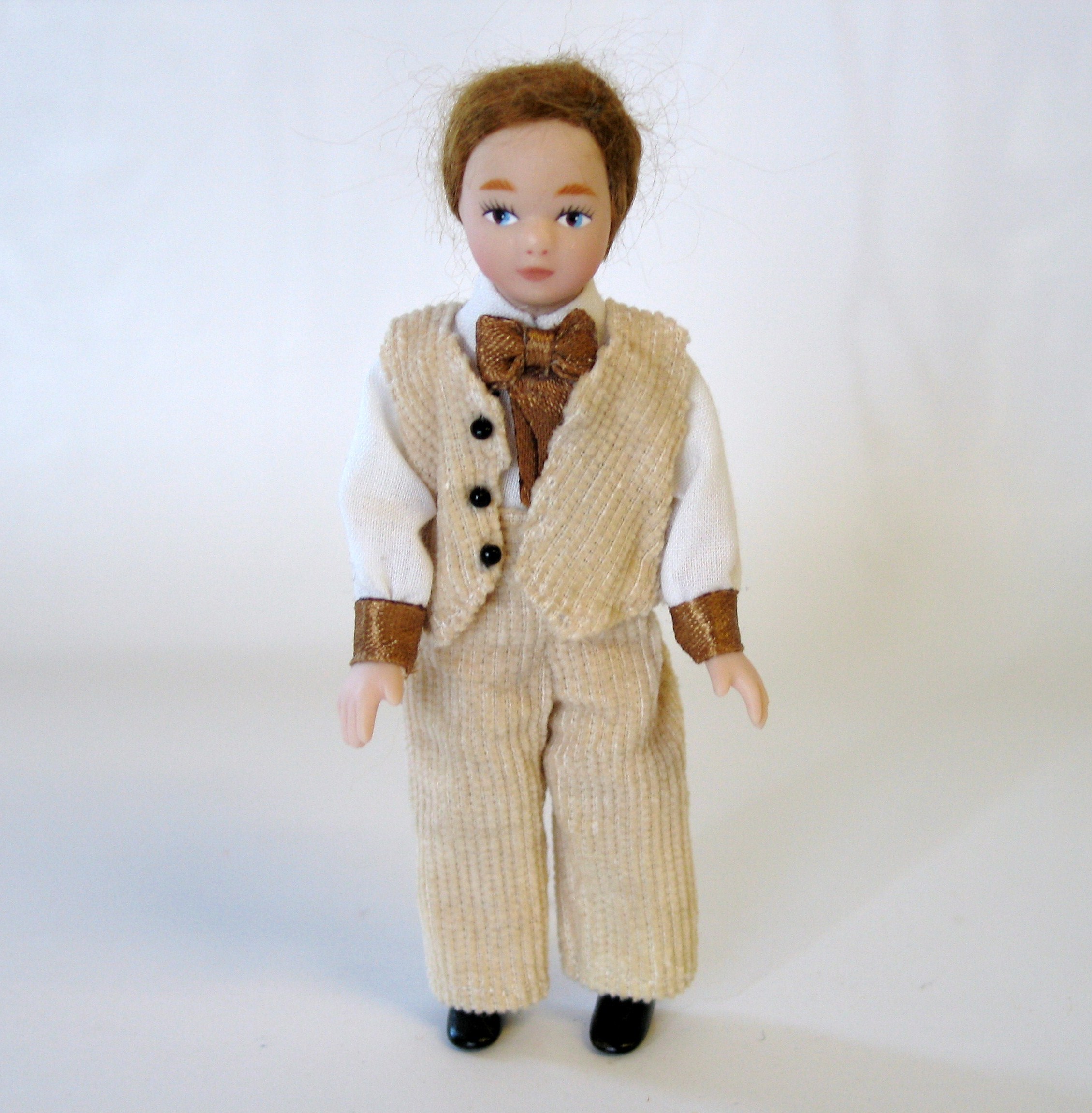 Кукла в кукольный дом 1/12. Ребенок