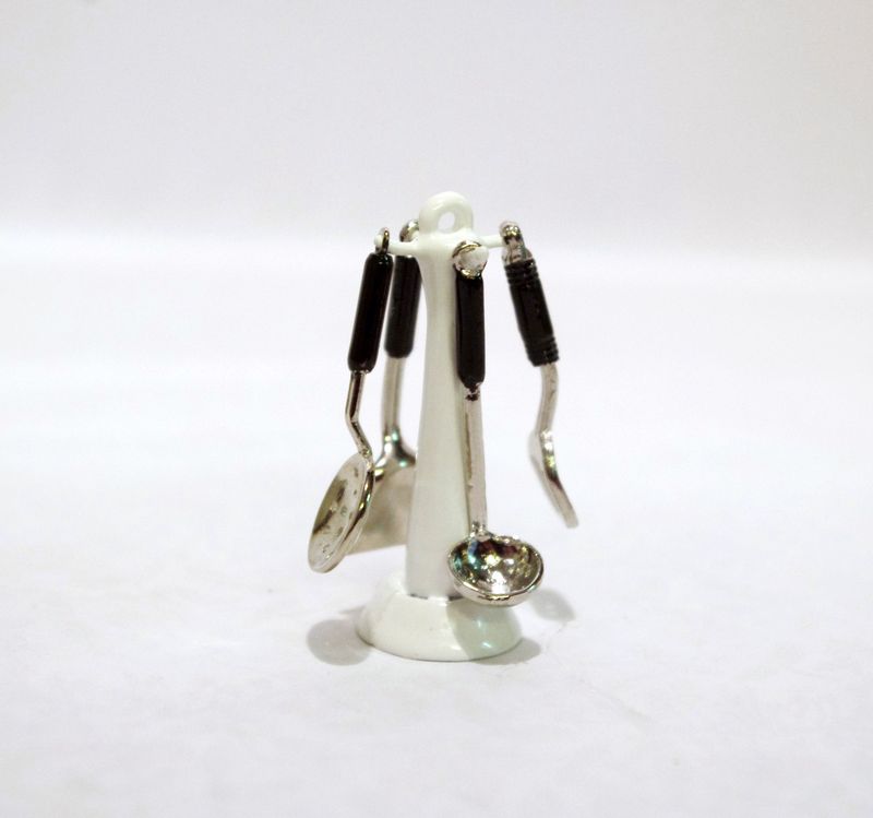 Набор кухонных принадлежностей на подставке