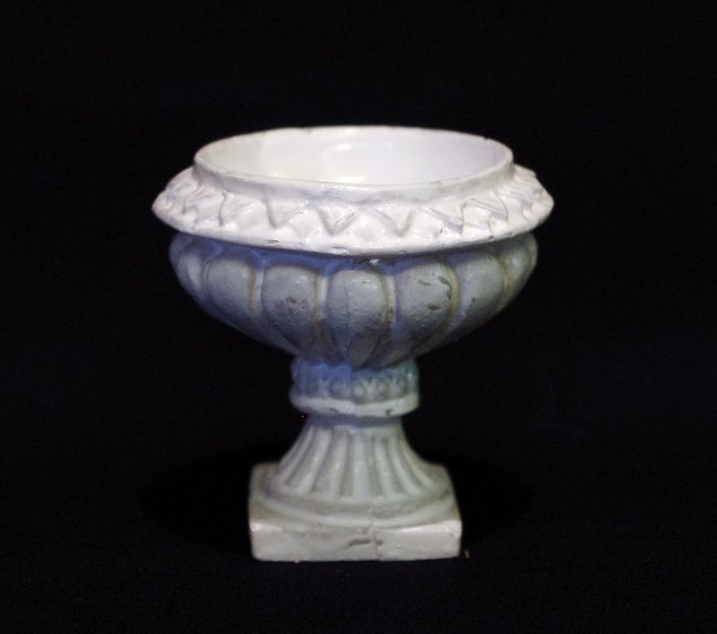 Садовая ваза, светлая