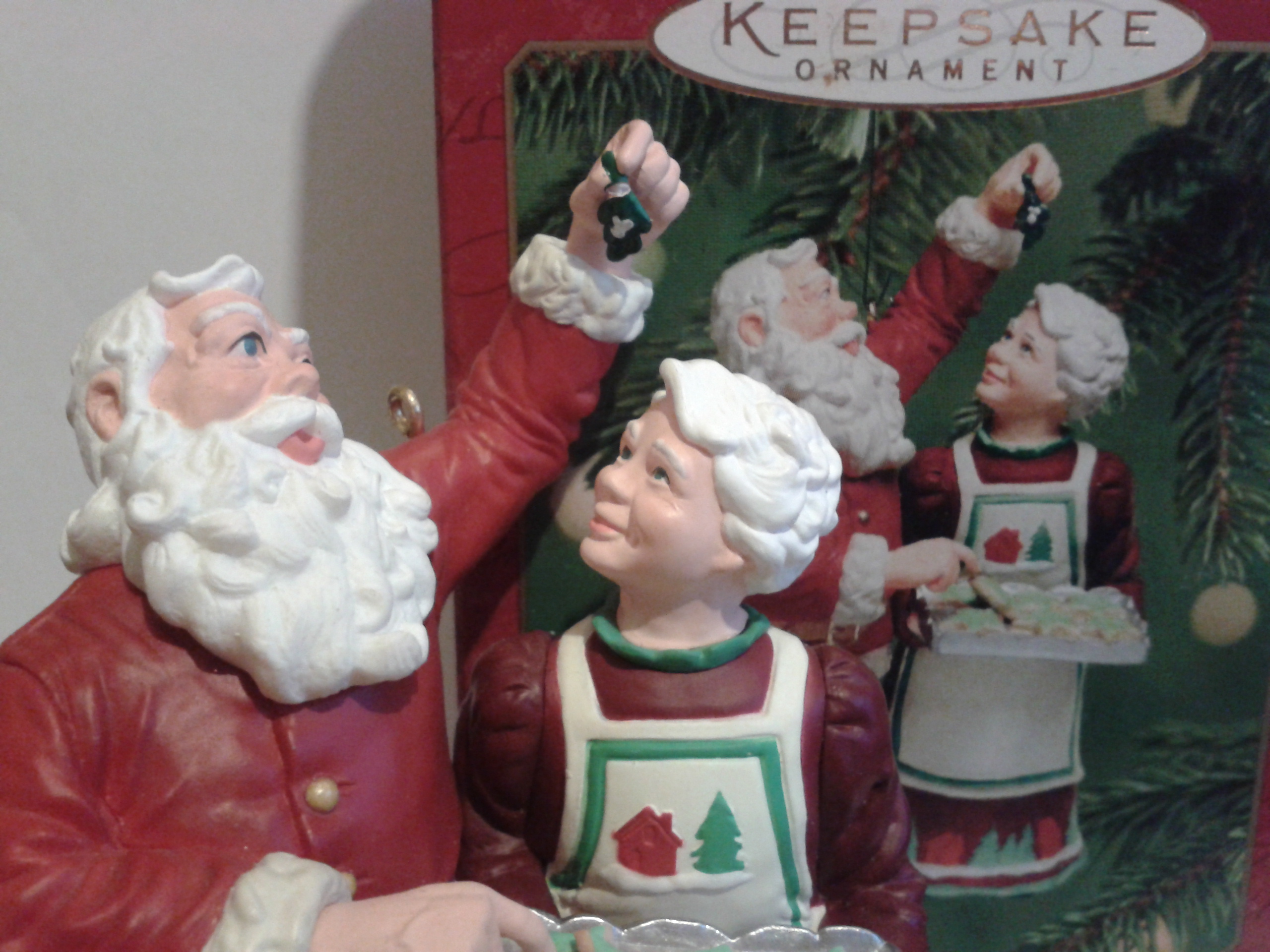 Статуэтка/фигурка/елочная игрушка Мистер и Миссис Санта "Сладости"