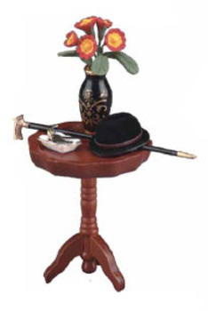 Столик со шляпой