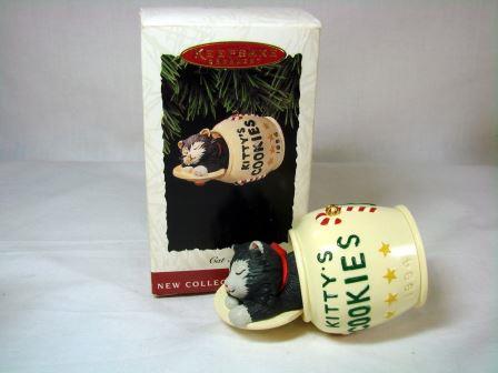 Статуэтка/фигурка/елочная игрушка Кошка в банке из-под печенья