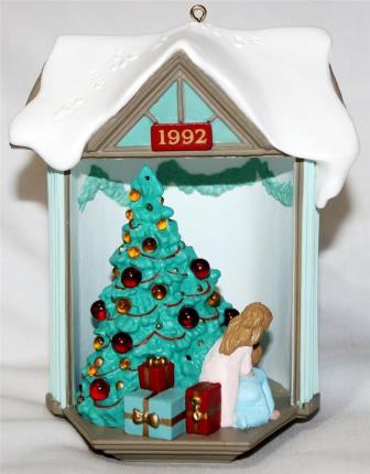 Светящаяся новогодняя игрушка "Смотри! Это Санта!"