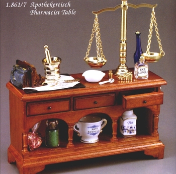 Столик аптекаря