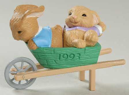 Пасхальный декор Зайцы в тачке, 93 г. Винтаж