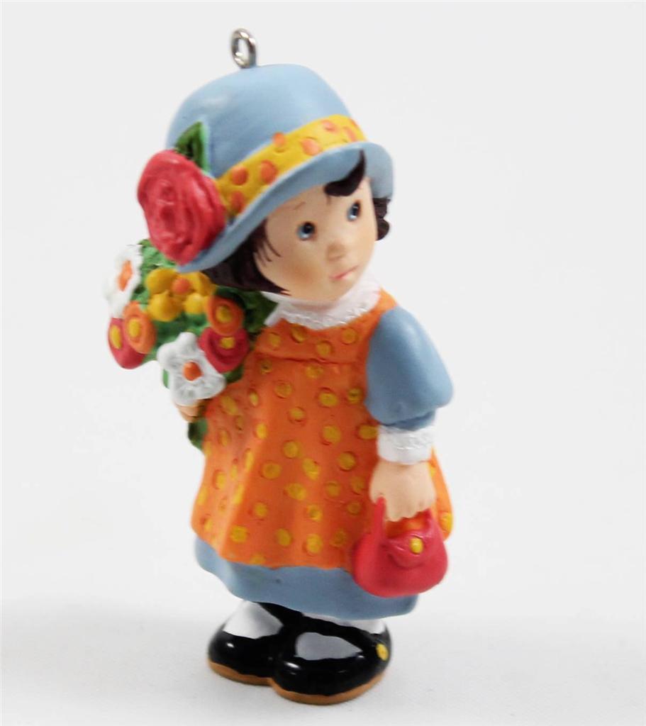 Статуэтка/Фигурка Девочка с цветами. Винтаж 1998 г. 