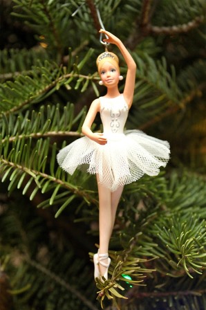 Статуэтка/фигурка/елочная игрушка Балерина Barbie в белой пачке