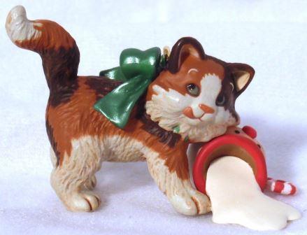 Статуэтка/фигурка/елочная игрушка Кошка с молоком