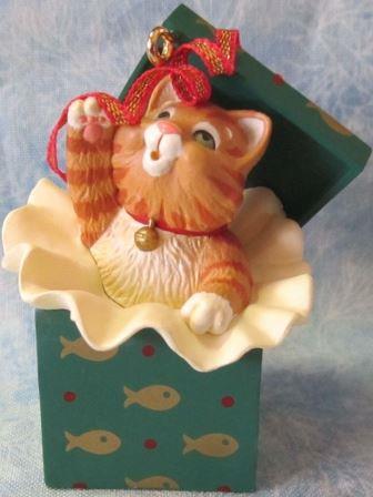 Елочная игрушка Рыжий Котенок в подарочной коробочке