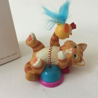 Статуэтка/фигурка/елочная игрушка Рыжий Котенок с игрушечным цыпленком