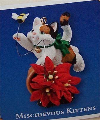 Фигурка/елочная игрушка Кошка с пчелой и цветком