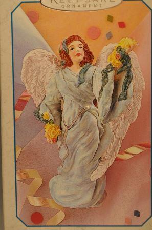 Статуэтка Ангел с желтыми цветами. Винтаж. 1998г 