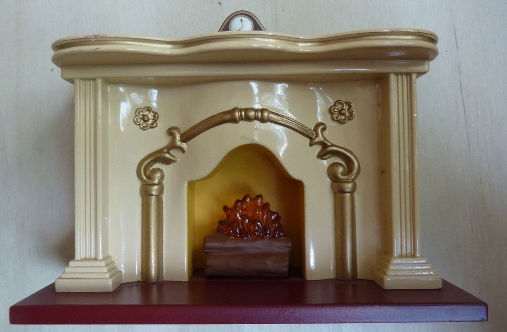 Кукольная Миниатюра Камин (светится) винтажный 93г.