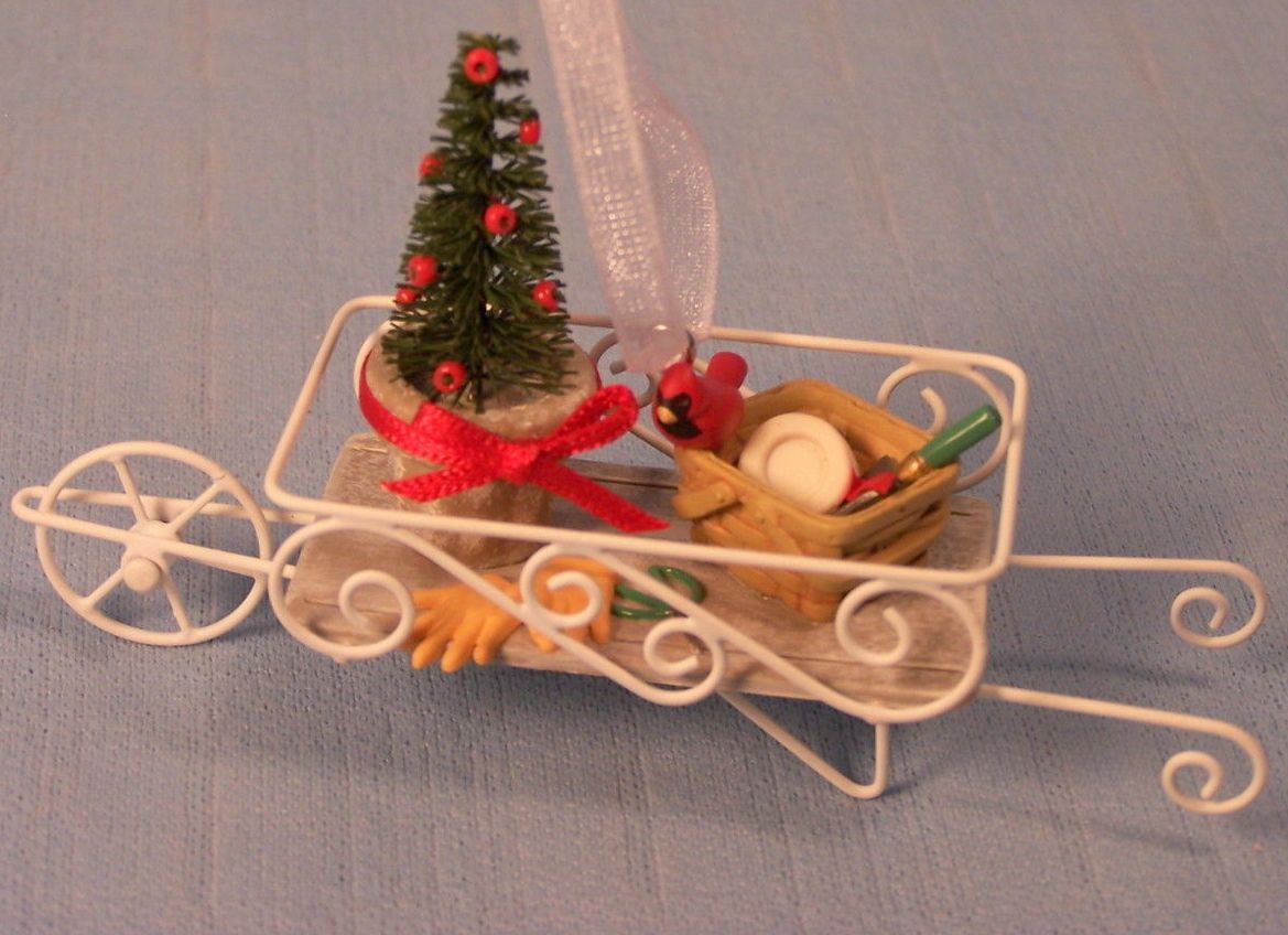 Новогодний декор Тележечка с елочкой  и птицей Кардинал