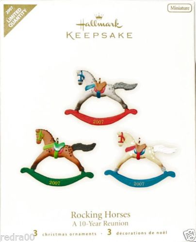 Набор миниатюрных фигурок лошадки-качалки