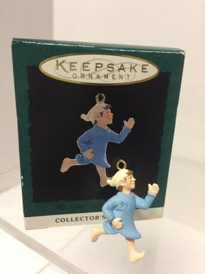 Миниатюрная фигурка бегущий мальчик 94 г.