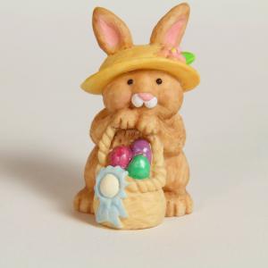 Миниатюра Зайчик с корзинкой с пасхальными яйцами. Винтаж