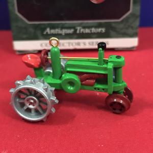 Миниатюра Антикварный Трактор 98г.