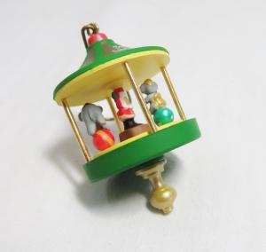 Миниатюрная вращающаяся карусель со слонами 98 г.