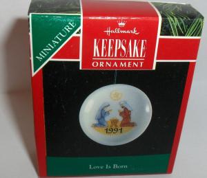 Миниатюрный фарфоровый Подвес Рождество 91г. Винтаж