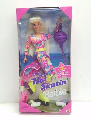 Кукла Барби шарнирная с коньками и роликами 94 г.