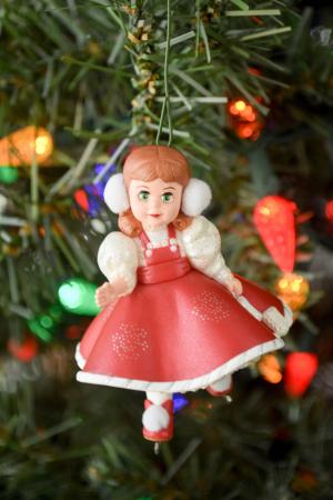 Фигурка Мадам Александер Снежинка на коньках, 03 г.