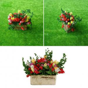 Кукольная миниатюра красно-желтые цветы в уличном кашпо
