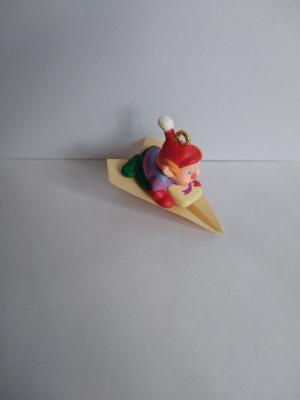 Миниатюра кукольная Гномик на бумажном самолетике 91г. Винтаж