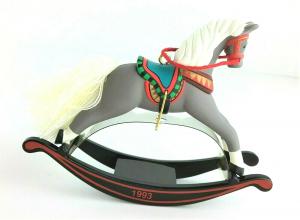 Миниатюра кукольная Лошадка-качалка серая, 93 г.