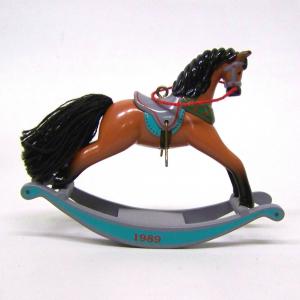 Миниатюра кукольная Лошадка-качалка коричневая, 89г.
