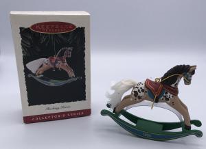 Миниатюра кукольная Лошадка-качалка коричневая в яблоко, 95г. Винтаж