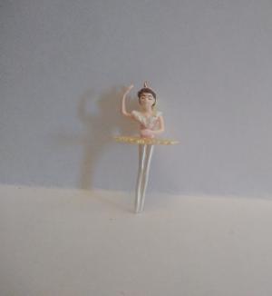 Кукольная миниатюра Балерина Снежинка в золотом, брюнетка, 99 г.
