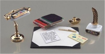 Письменный стол (с лампой)
