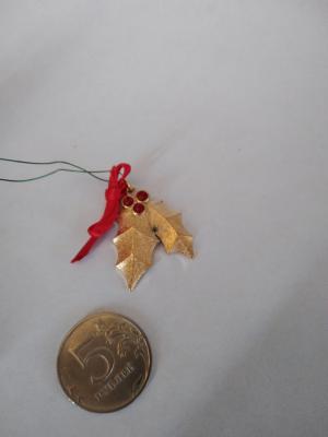 Миниатюрный подвес Остролист
