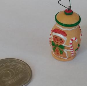 Миниатюра кукольная новогодняя баночка