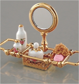 Хромированная полочка с зеркалом и аксессуарами для ванной