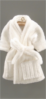 Банный халат на вешалке