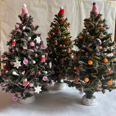 Кукольная елка декорированная, розовая, 42 см.