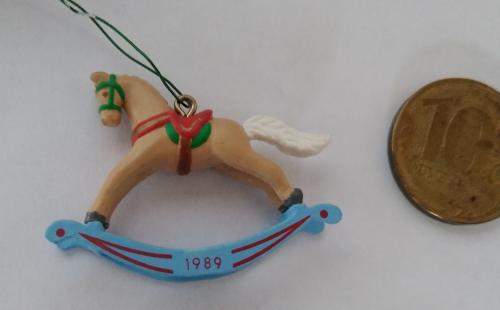 Кукольная миниатюра лошадка качалка песочная