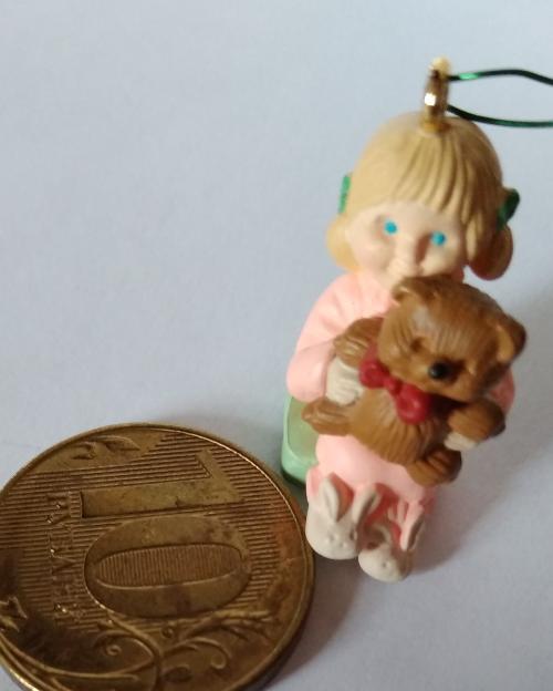 Миниатюра девочка с мишкой Тедди