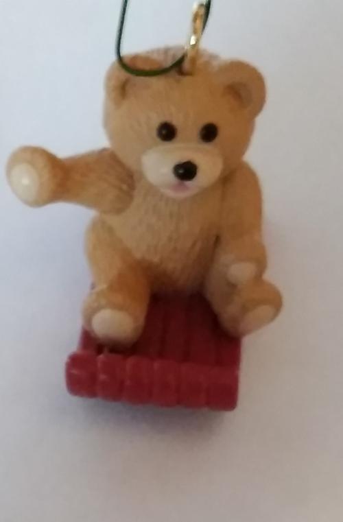 Елочная игрушка на маленькую елочку Мишка Тедди на санках