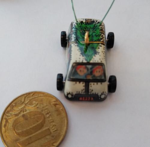 Миниатюра кукольная Машинка новогодняя, металл