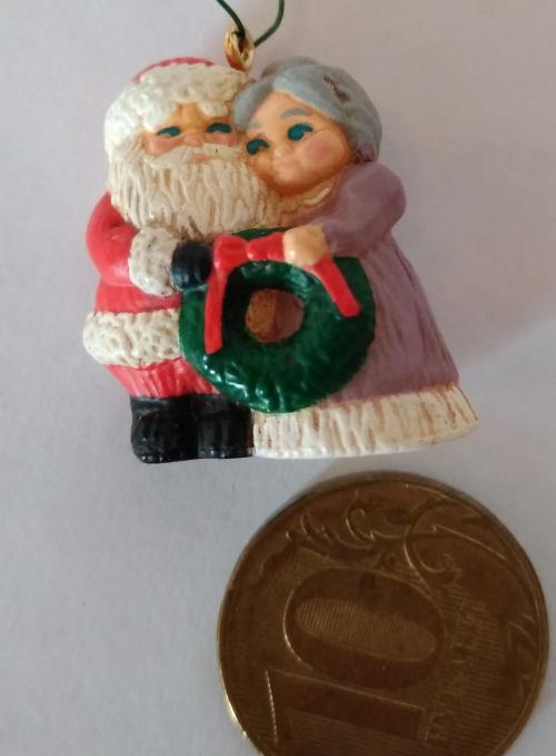 Миниатюра кукольная Мистер и Миссис Санта с венком