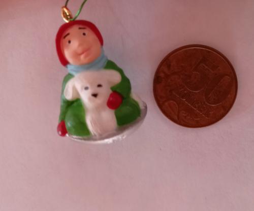 Елочная игрушка на маленькую елочку Мальчик с собачкой, Зимние игры