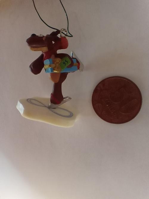 Миниатюра кукольная Лось на коньках