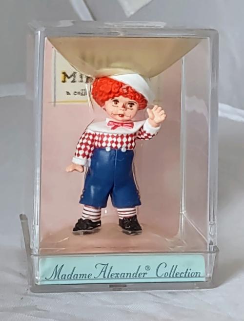 Миниатюрная фигурка Мадам Александер Моп Топ Билли, 96 г.