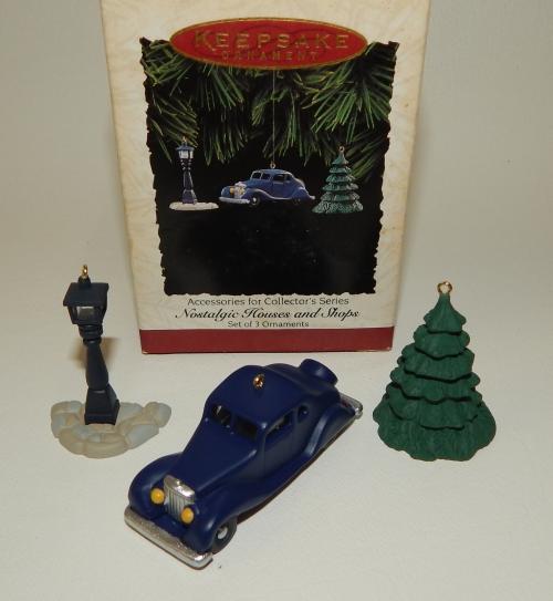 Набор из трех миниатюрных фигурок: машина, фонарь, ель; 95 г.