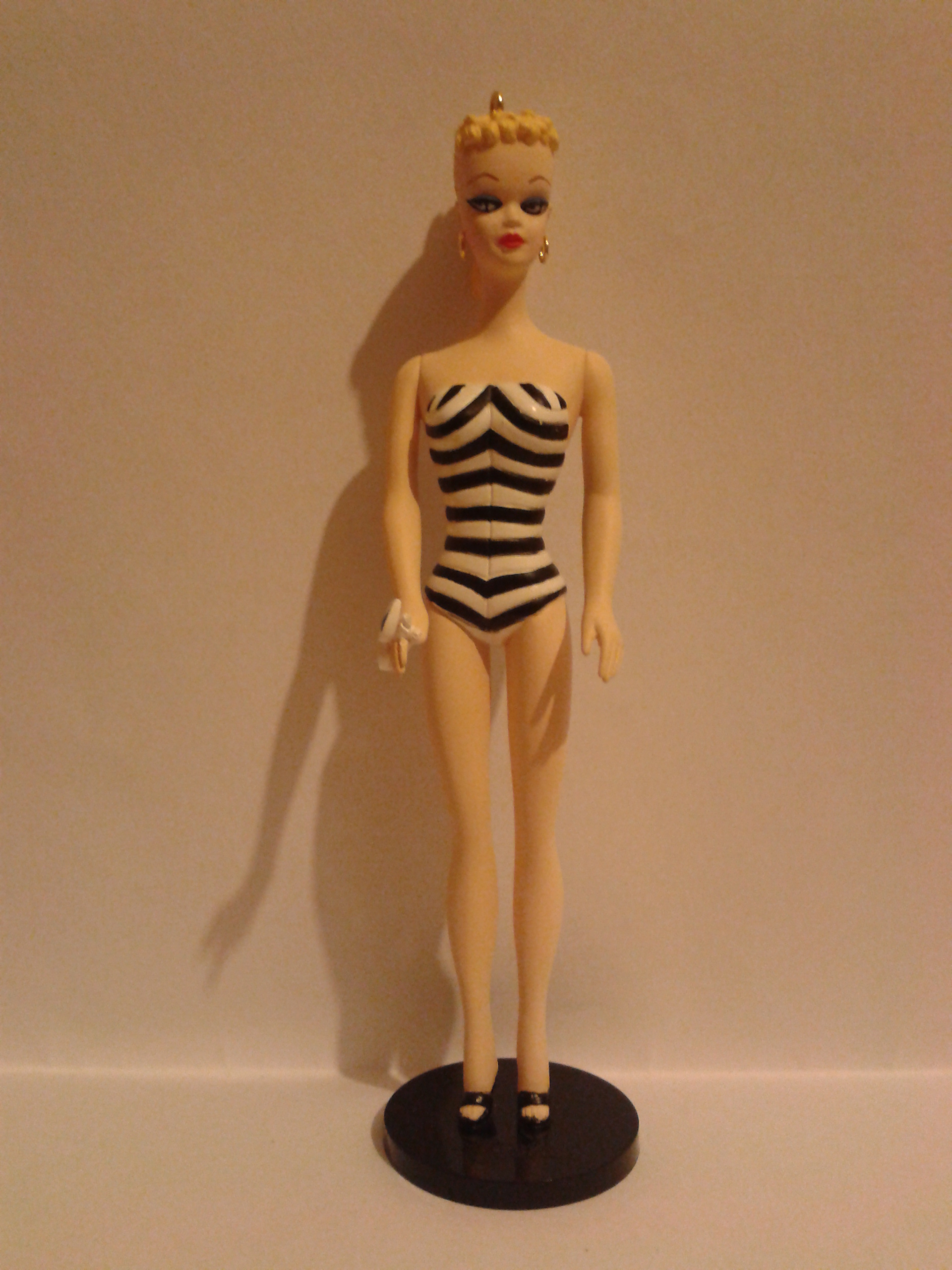 Фигурка копия первой куклы Барби блондинка 94г.